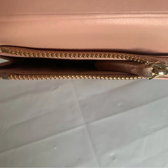 π΄ Retro-Style Pink Wallet with Palm Tree - Keep Your Essentials in Style! π΄ - Picture 2 of 10